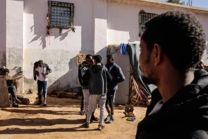MSF brinda atención médica y humanitaria en el centro de detención de Dhar el Jbel desde mayo de 2019, después de que al menos 22 personas murieran a causa de un brote de tuberculosis y otras enfermedades entre septiembre de 2018 y mayo de 2019 en la zona. Libia.