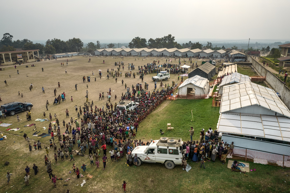 Una vista aérea del estadio donde se refugian las personas en Kivu Norte