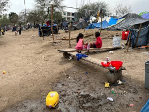 MSF brinda atención sanitaria a migrantes en campamento improvisado en Matamoros, México