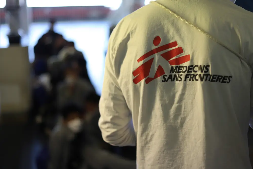 Personal de Médicos Sin Fronteras abordo del Geo Barents en el mar Mediterráneo