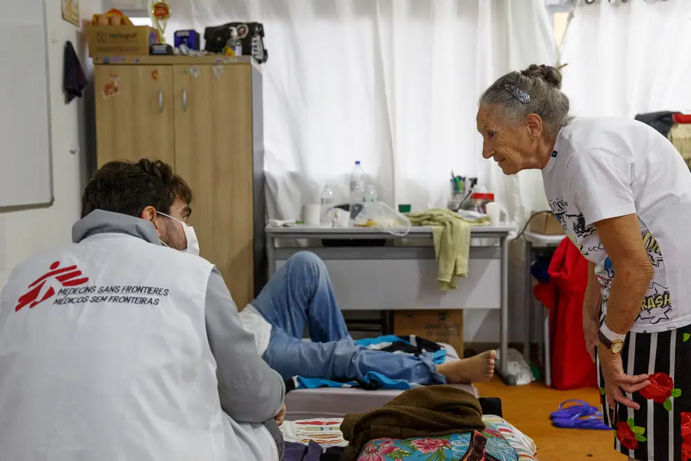 MSF trabaja en un refugio con víctimas vulnerables de las desastrosas inundaciones en el sur de Brasil