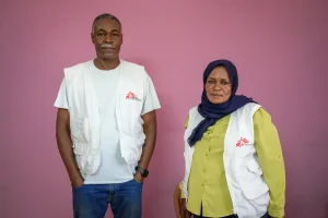 Majda Rizq, farmacéutica sudanesa, lleva más de 30 años con MSF. Huyó de Jartum en 2023, ella y su esposo, Mohamed Koko, que también es responsable de logística de MSF, continuaron su trabajo en El Gedaref en medio de la guerra.