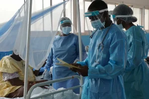 En la lucha contra la pandemia de COVID-19, MSF implementamos numerosas iniciativas dentro de sus proyectos y brindamos apoyo continuo a los equipos del Ministerio de Salud Pública en las regiones.