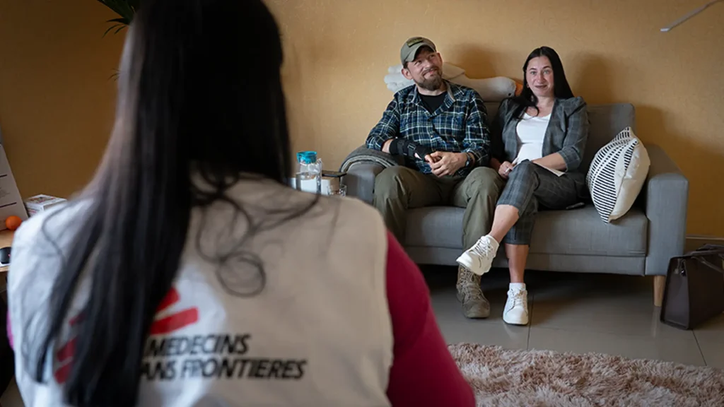 En 2023, MSF comenzó a brindar servicios psicoterapéuticos especializados a personas que experimentan síntomas de trastorno de estrés postraumático (TEPT) relacionados con la guerra en Vinnytsia.