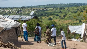 Vista de la ciudad de Macomia, donde equipos de MSF brindan apoyo médico en campamentos para desplazados internos, tras casi un año de suspensión de actividades. Cabo Delgado, Mozambique, mayo de 2025.