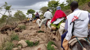 Un equipo de MSF, compuesto por auxiliares médicos, una enfermera, un responsable de enfermería y un coordinador de proyecto, viajó desde Koya a Dilli, en la región de Jebel Marra, Darfur Sur.