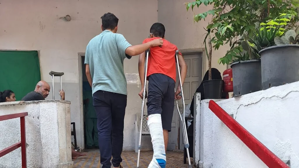 Pacientes en una clínica de MSF en la ciudad de Gaza, junio de 2024.