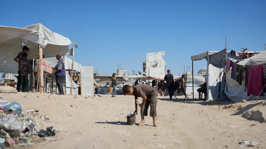 Familias palestinas desplazadas en la ciudad de Gaza. 4 de septiembre de 2025