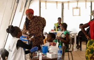 En los primeros 15 días de la intervención en Chiure, los equipos de MSF trataron a 380 niños por malaria.