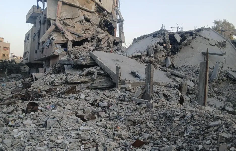 Edificio reducido a escombros donde estaba la casa de Sabreen Almaseri, en Ciudad de Gaza