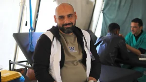 Abed El Hameed Qaradaya, gestor de actividades de fisioterapia de MSF en el Hospital Nasser de Khan Younis. Gaza, enero de 2025.