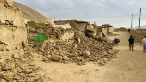 Vivienda dañada en Faqir Abad, una de las aldeas afectadas por el terremoto en el distrito de Firoznakhcher, provincia de Samangan, Afganistán.