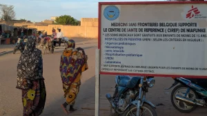 En el norte de Mali, MSF trabaja en el hospital de Niafunké desde 2021 para facilitar el acceso a la atención médica a niños,niñas y poblaciones afectadas por la crisis de seguridad.