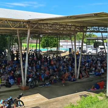 aproximadamente 250 a 300 migrantes partieron de Tapachula hacia el centro del país en una nueva caravana, siendo la primera en casi siete meses.