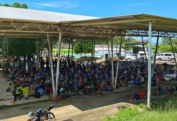 aproximadamente 250 a 300 migrantes partieron de Tapachula hacia el centro del país en una nueva caravana, siendo la primera en casi siete meses.