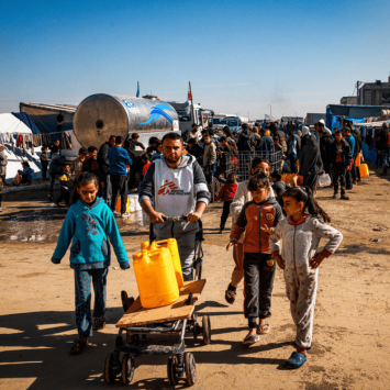 MSF distribuye agua a la población de Gaza desde diciembre de 2023