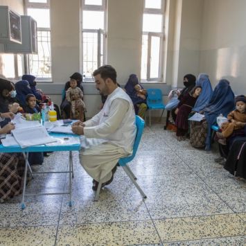 La labor de MSF en el hospital Mazar i Sharif busca cubrir lagunas críticas en la atención pediátrica y neonatal