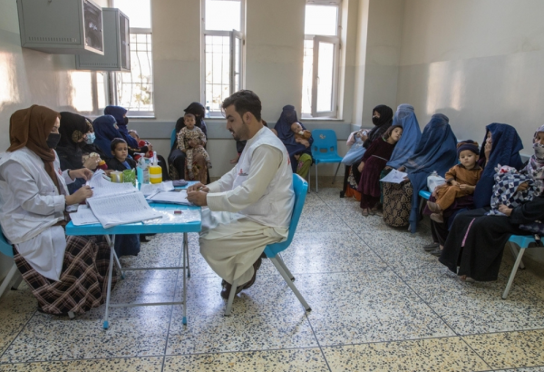 La labor de MSF en el hospital Mazar i Sharif busca cubrir lagunas críticas en la atención pediátrica y neonatal