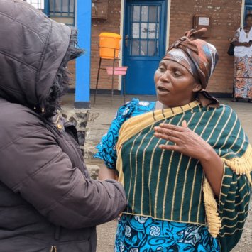 Mujeres en primera línea: desafiar las consecuencias de los conflictos para cuidarse las unas a las otras