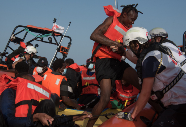 Cinco ONG denunciamos ante la Comisión Europea la ley italiana que restringe las actividades de búsqueda y salvamento en el mar de los buques humanitarios