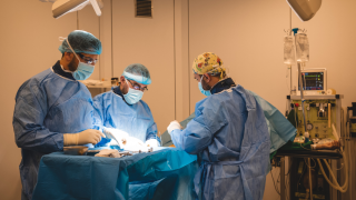 Interior del quirófano del Hospital Al-Wahda, gestionado por MSF, en el este de Mosul.