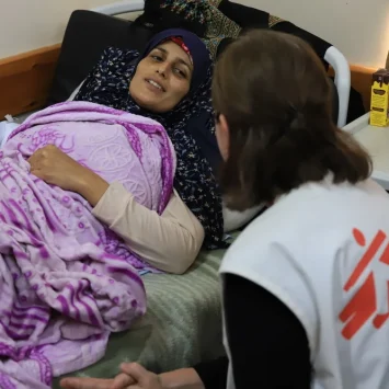 Suad dio a luz recientemente en el hospital Nasser, al sur de Gaza.