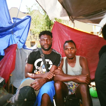 Migrantes luchan por refugiarse de la discriminación y violencia en la Ciudad de México