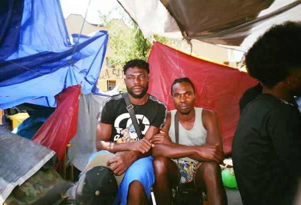 Migrantes luchan por refugiarse de la discriminación y violencia en la Ciudad de México