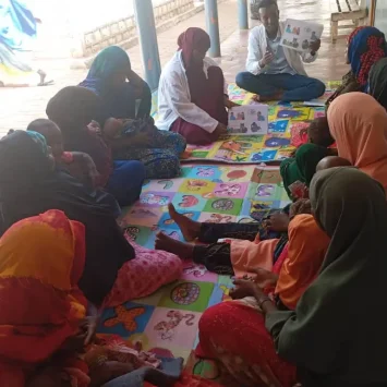 Equipo de Médicos Sin Fronteras durante una sesion de salud mental en Somalia.