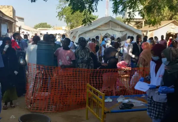 Pacientes esperando ser atendidos por MSF en el estado sudanés de Nilo Blanco. Allí, estamos tratando a personas afectadas por una infección transmitida por el agua.