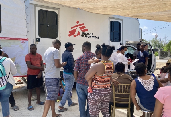 Médicos Sin Fronteras atendiendo a personas migrantes en Nuevo Laredo mediante clínicas móviles