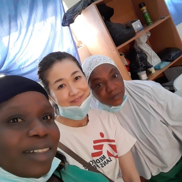 Katsura Danno con parteras en Kano, Nigeria. © Katsura Danno 
/ MSF