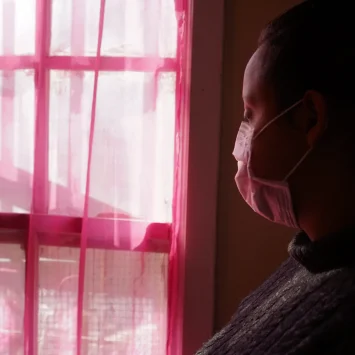 Alicia, Honduras, San Pedro Sula, 23 años viaja con su esposo de 30 años y su hija de 8 meses. En más de una ocasión ha intentado pedir asilo en los EEUU y ha sido deportada y detenida por las autoridades de EEUU.