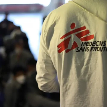 Personal de Médicos Sin Fronteras abordo del Geo Barents en el mar Mediterráneo