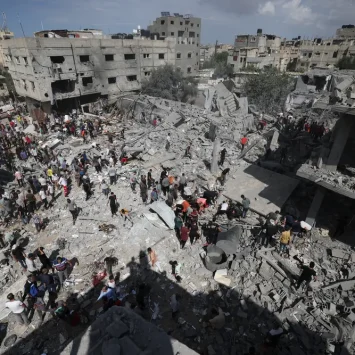 Devastación causada por ataques aéreos en Gaza. Las necesidades humanitarias son inmensas. Un alto al fuego es solo un primer paso.