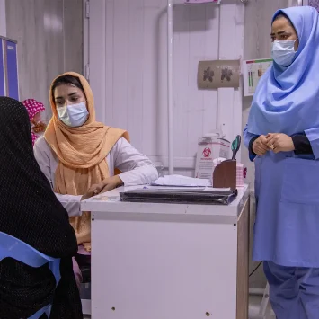 Atención pediátrica en Herat, Afganistán.