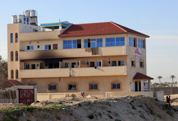 En la noche del 20 al 21 de febrero de 2024, las fuerzas israelíes llevaron a cabo una operación en Al Mawasi, Khan Younis, Gaza, donde un refugio que albergaba al personal de MSF y sus familias fue bombardeado.