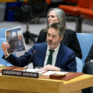 Christopher Lockyear, secretary general of Médecins Sans Frontières (MSF), holds up an image of the destroyed MSF shelter in Al-Mawasi in Khan Younis, Gaza. An MSF staff member’s wife and daughter-in-law were killed and six other people were injured when an Israeli tank fired on a clearly marked MSF staff shelter on February 20, 2024. Lockyear called on the United Nations Security Council (UNSC) to demand an immediate and sustained ceasefire in Gaza. Addressing the Council at its monthly meeting on Gaza, Lockyear also called for the unequivocal protection of medical facilities, staff, and patients.