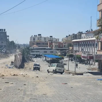 La escasez de suministros y la afluencia de pacientes dejan al hospital de Nasser al borde del colapso
