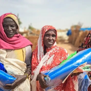 Mujeres refugiadas en el este de Chad recibieron artículos esenciales para la temporada de lluvias