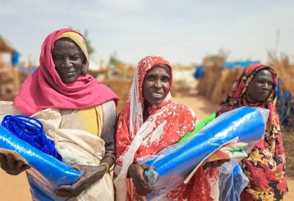 Mujeres refugiadas en el este de Chad recibieron artículos esenciales para la temporada de lluvias