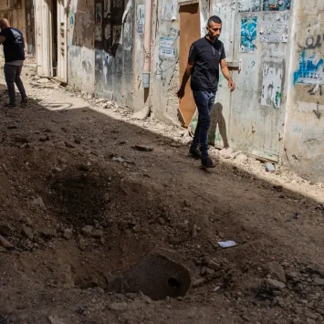 Muchas casas del campo de refugiados de Jenin están marcadas por agujeros de bala. Los residentes hablan de ocupaciones recurrentes de casas por parte de soldados israelíes. © Alexandre Marcou/MSF