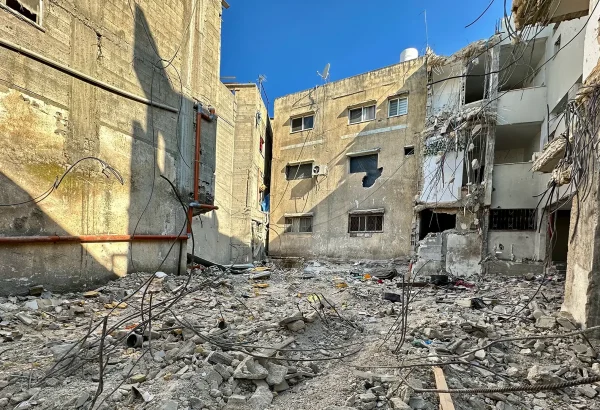 Escombros tras un ataque aéreo israelí contra el campo de refugiados de Tulkarem, que causó la muerte de 18 personas. Cisjordania, Palestina, octubre de 2024.