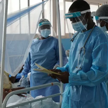 En la lucha contra la pandemia de COVID-19, MSF implementamos numerosas iniciativas dentro de sus proyectos y brindamos apoyo continuo a los equipos del Ministerio de Salud Pública en las regiones.