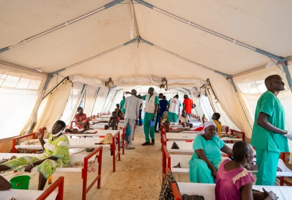 El equipo de MSF trabajando en un centro de tratamiento para responder al brote de cólera en Sudán del Sur.