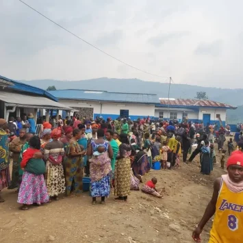 Afluencia de personas desplazadas al hospital general de referencia de Masisi, apoyado por MSF. La situación humanitaria en Masisi, es crítica.