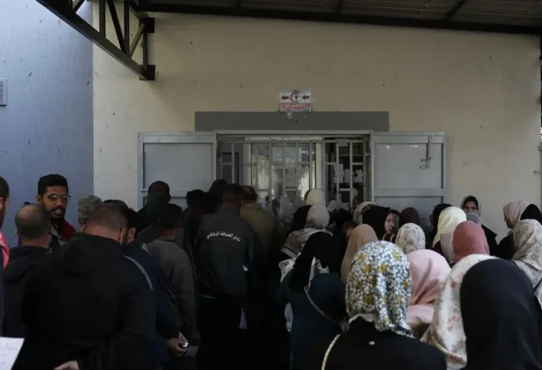 Muchos pacientes esperan recibir atención en el centro de atención primaria de salud Sheikh Radwan, apoyado por MSF en la ciudad de Gaza.