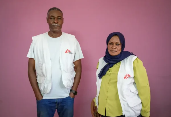 Majda Rizq, farmacéutica sudanesa, lleva más de 30 años con MSF. Huyó de Jartum en 2023, ella y su esposo, Mohamed Koko, que también es responsable de logística de MSF, continuaron su trabajo en El Gedaref en medio de la guerra.