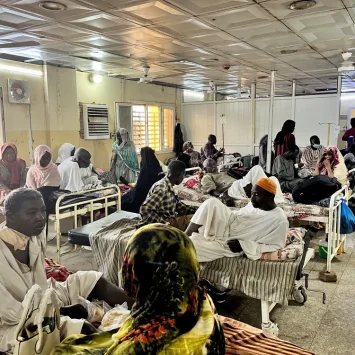Vista de la concurrida sala de urgencias del hospital Al-Nao, apoyado por MSF en Omdurmán. Estado de Jartum, Sudán, marzo de 2025.