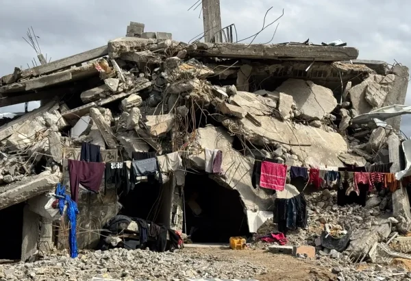 Una familia palestina construyó un lugar sobre los escombros de su casa destruida para vivir en la ciudad de Beit Lahia, al norte de la Franja de Gaza.